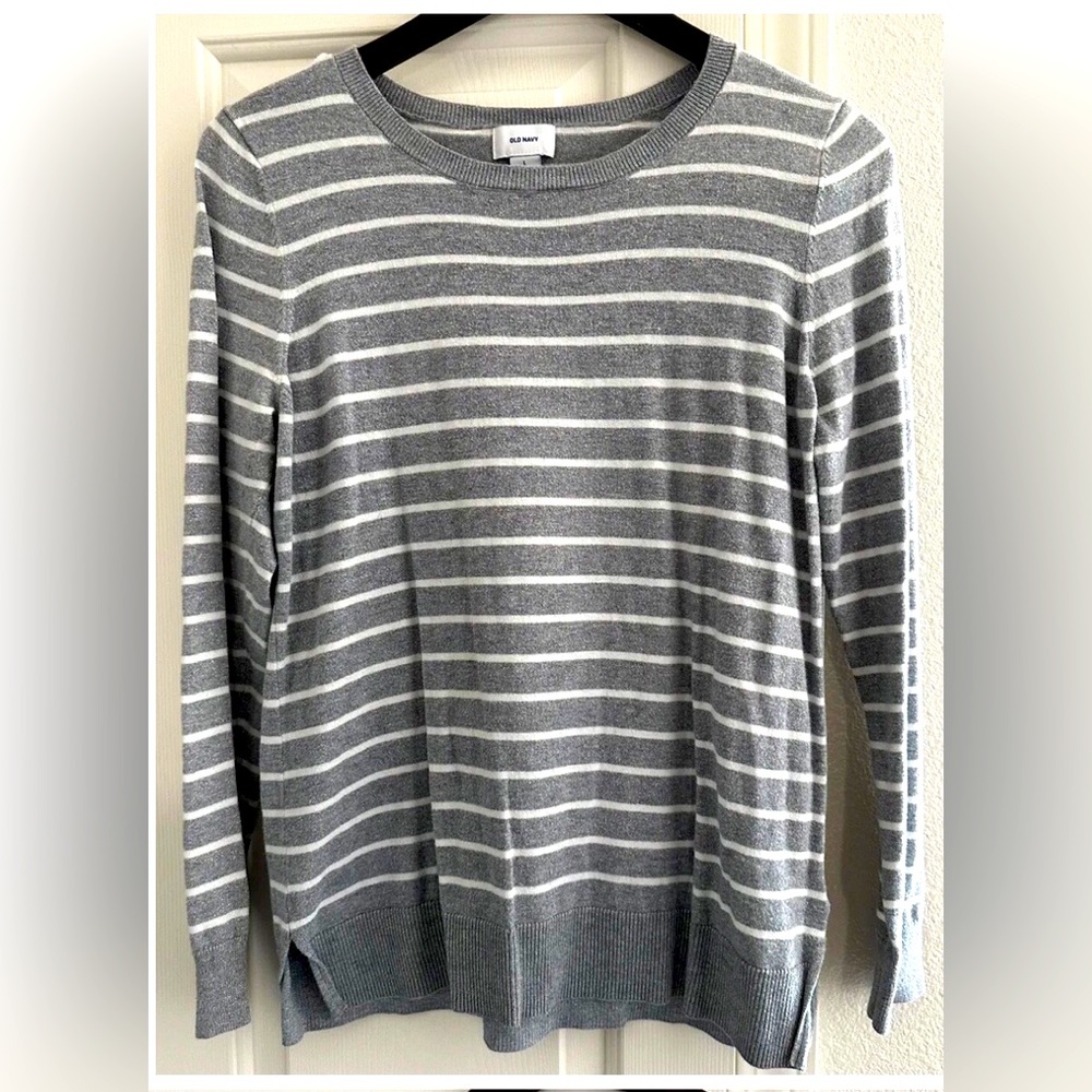 🌺 5 for $15 🌺 Old Navy Sweater